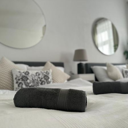 Spacious Apartment, 3 Min To U1 Reumannplatz Viena Exterior foto