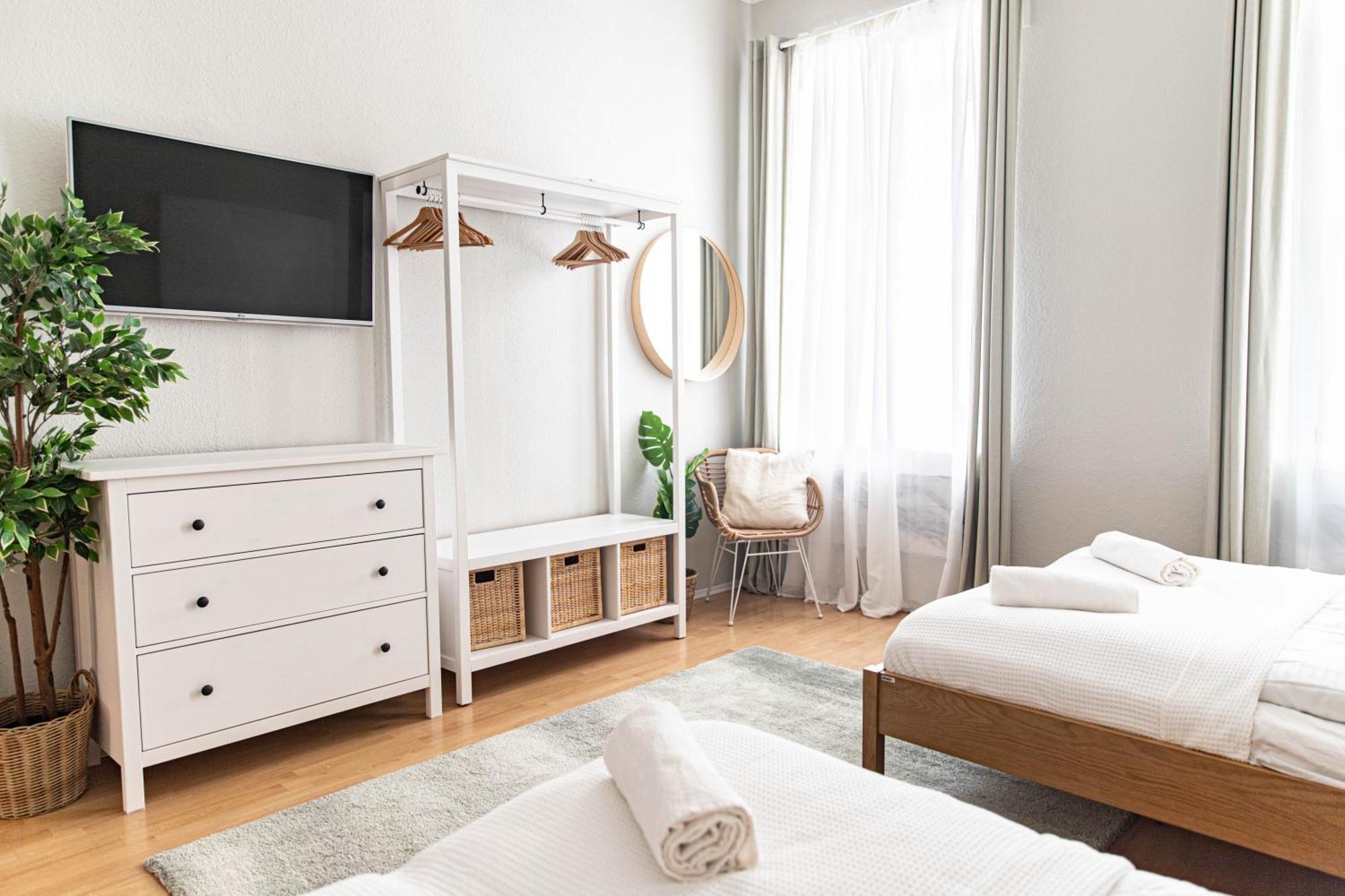 Spacious Apartment, 3 Min To U1 Reumannplatz Viena Exterior foto