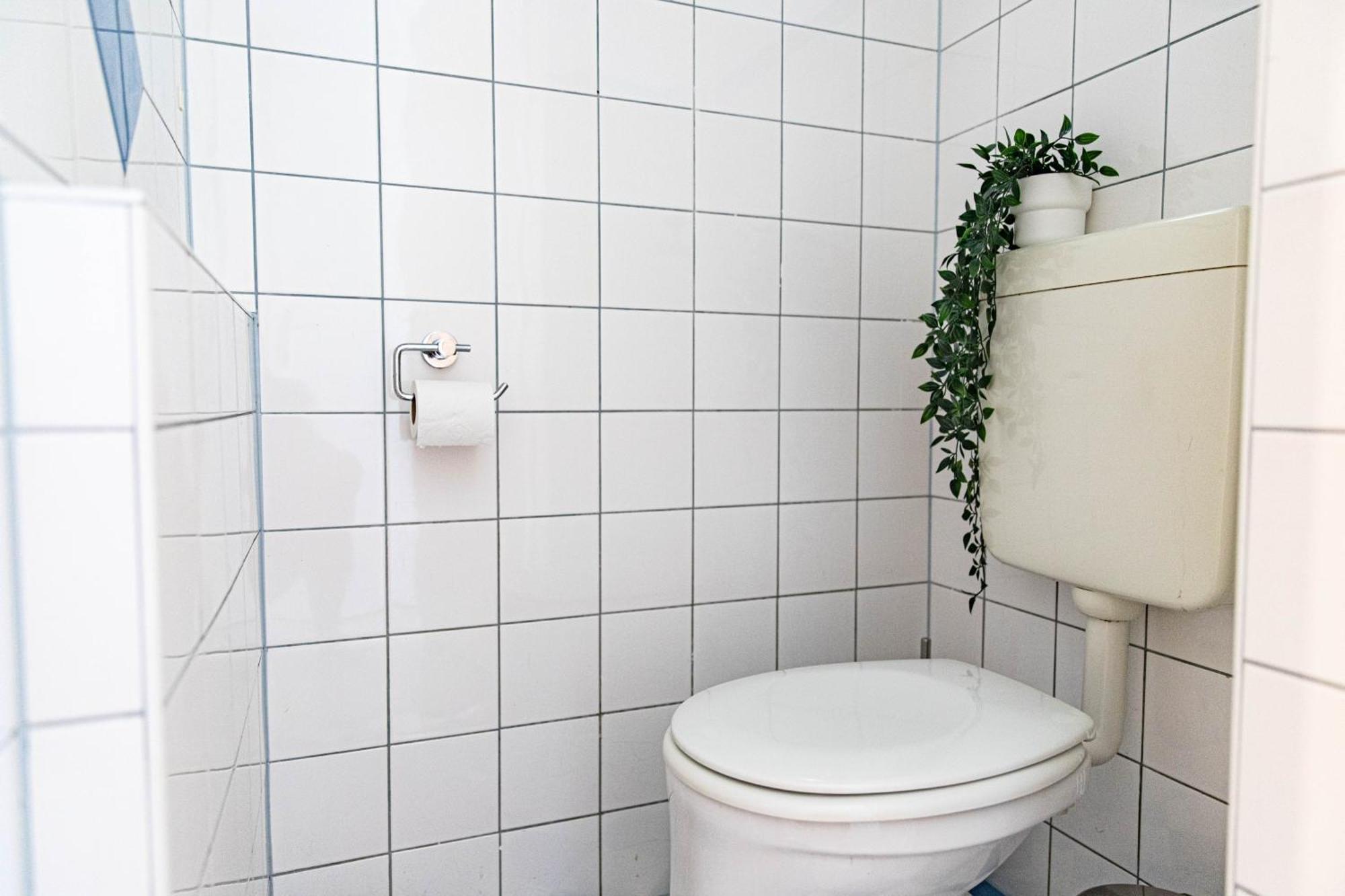 Spacious Apartment, 3 Min To U1 Reumannplatz Viena Exterior foto