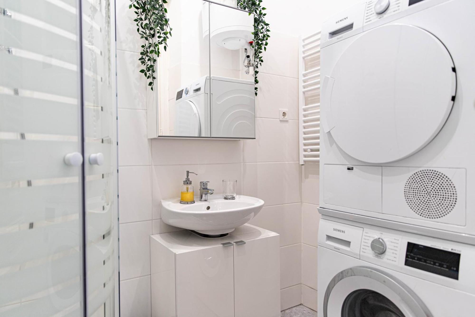 Spacious Apartment, 3 Min To U1 Reumannplatz Viena Exterior foto